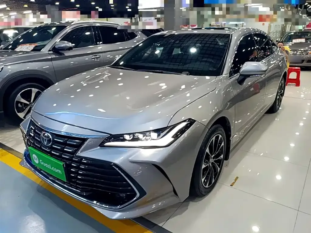 Toyota Avalon — фото 1