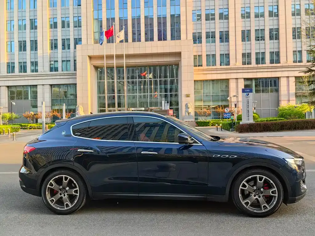 Maserati Levante — фото 3