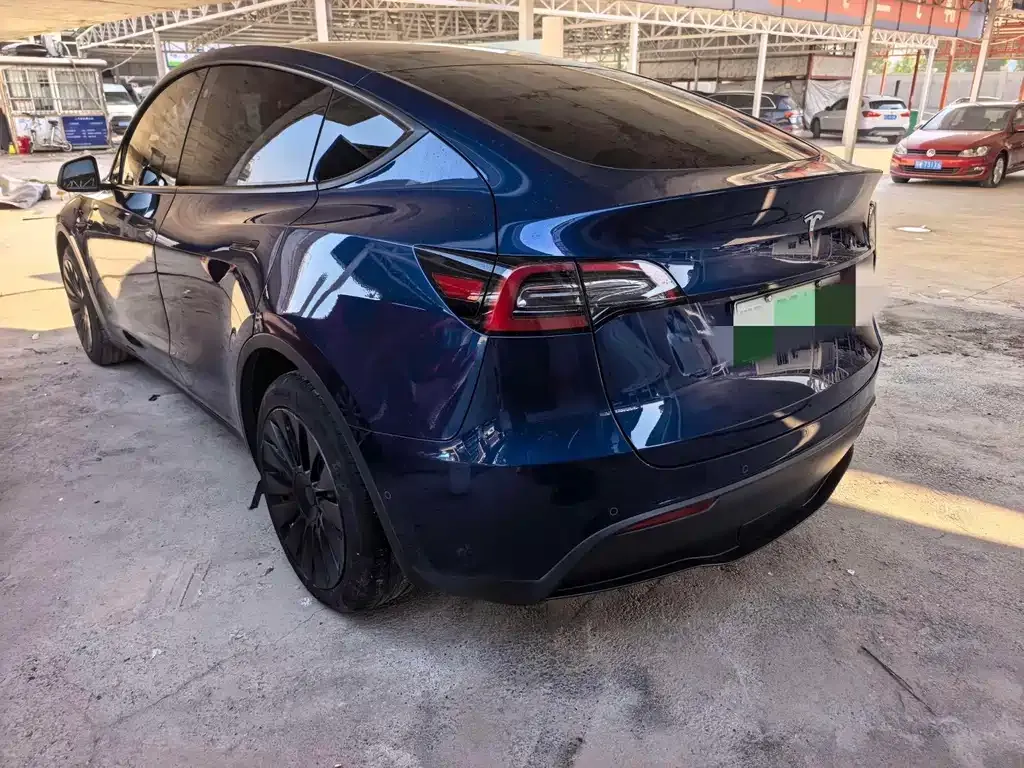 Tesla Model Y — фото 10