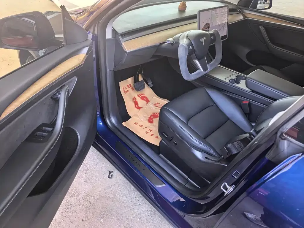Tesla Model Y — фото 7