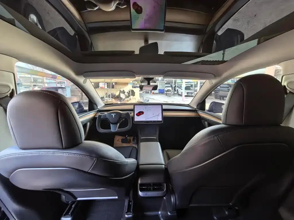 Tesla Model Y — фото 6