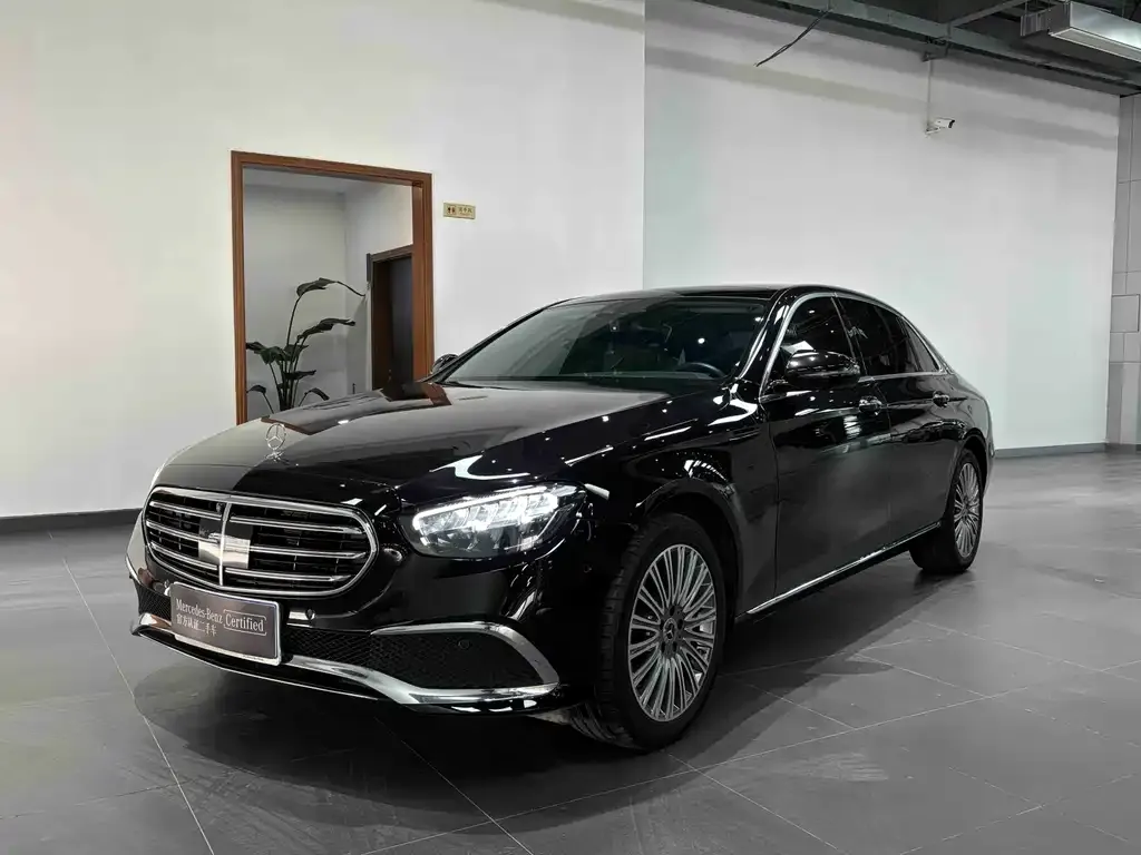 Mercedes-Benz E-Class — фото 1