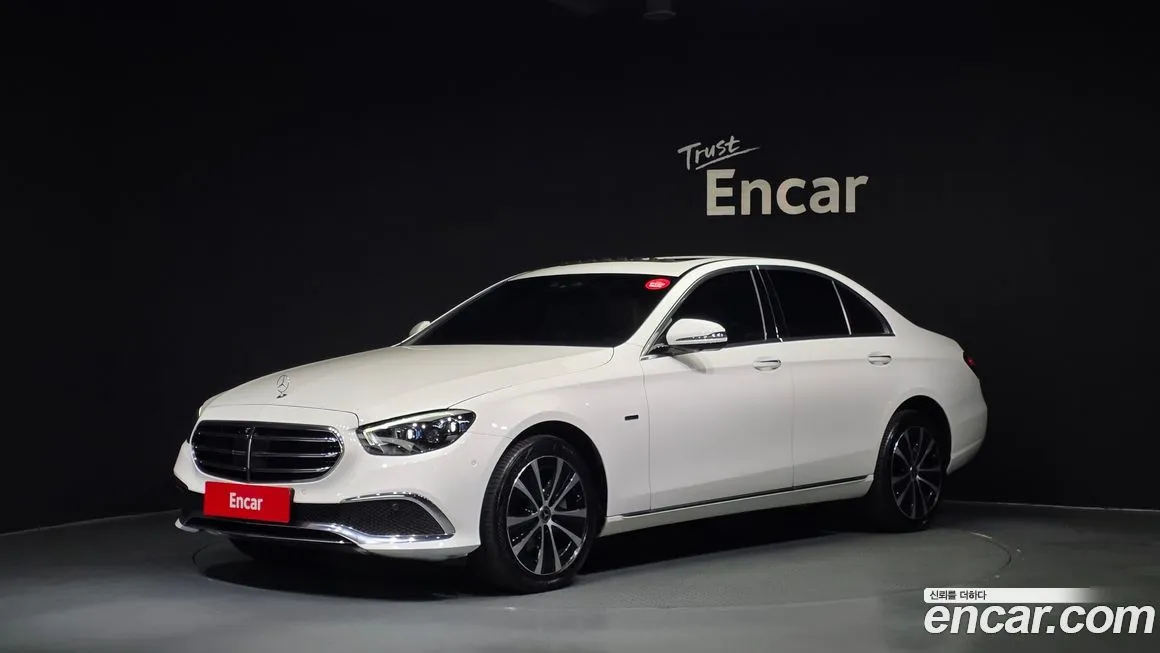 Mercedes-Benz E-Class — фото 1