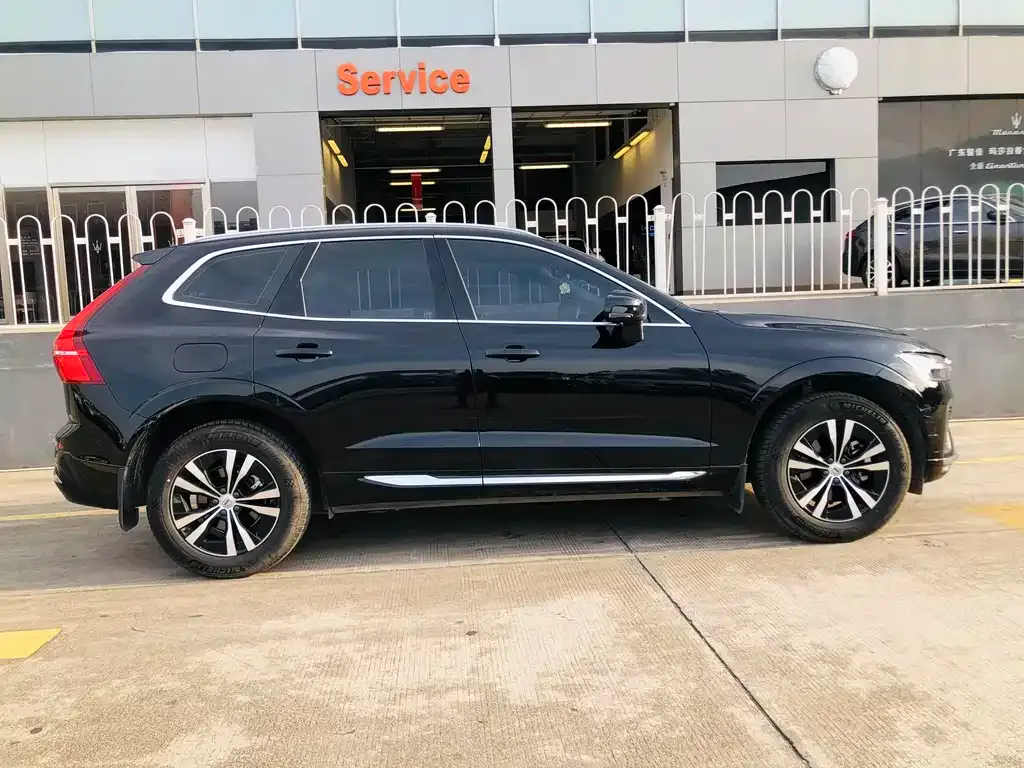 Volvo XC60 — фото 8