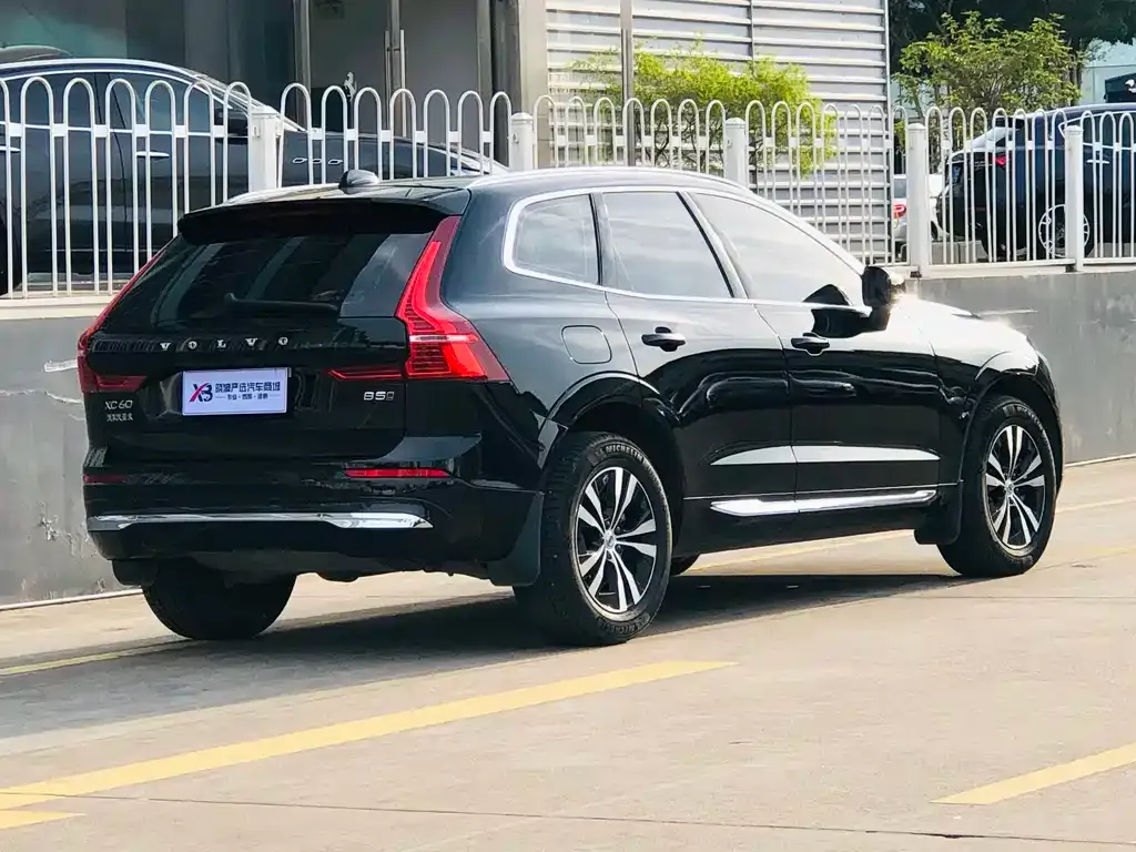 Volvo XC60 — фото 9