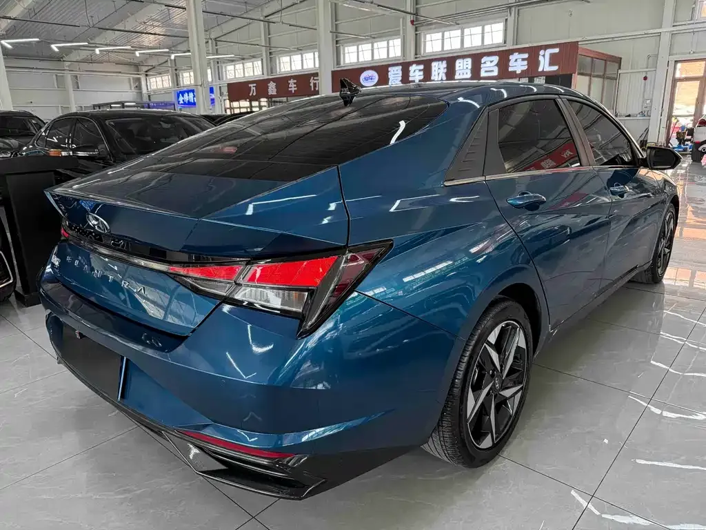 Hyundai Elantra — фото 10