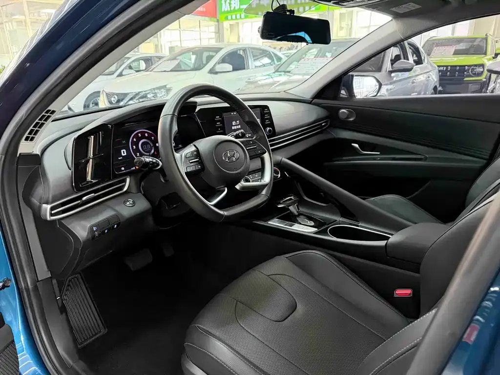 Hyundai Elantra — фото 2
