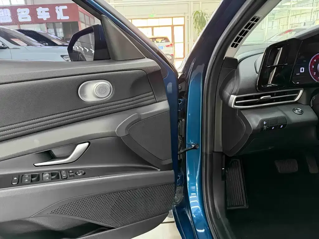 Hyundai Elantra — фото 4