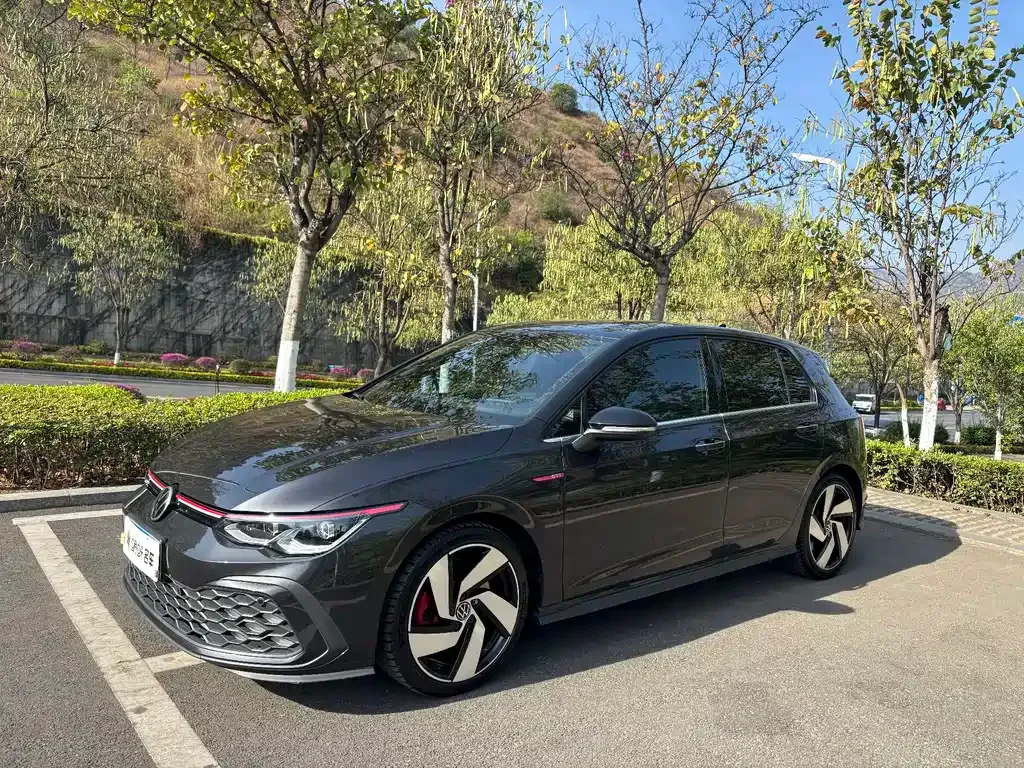 Volkswagen Golf GTI
