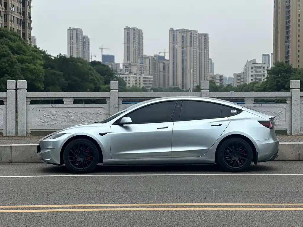 Tesla Model 3 — фото 7