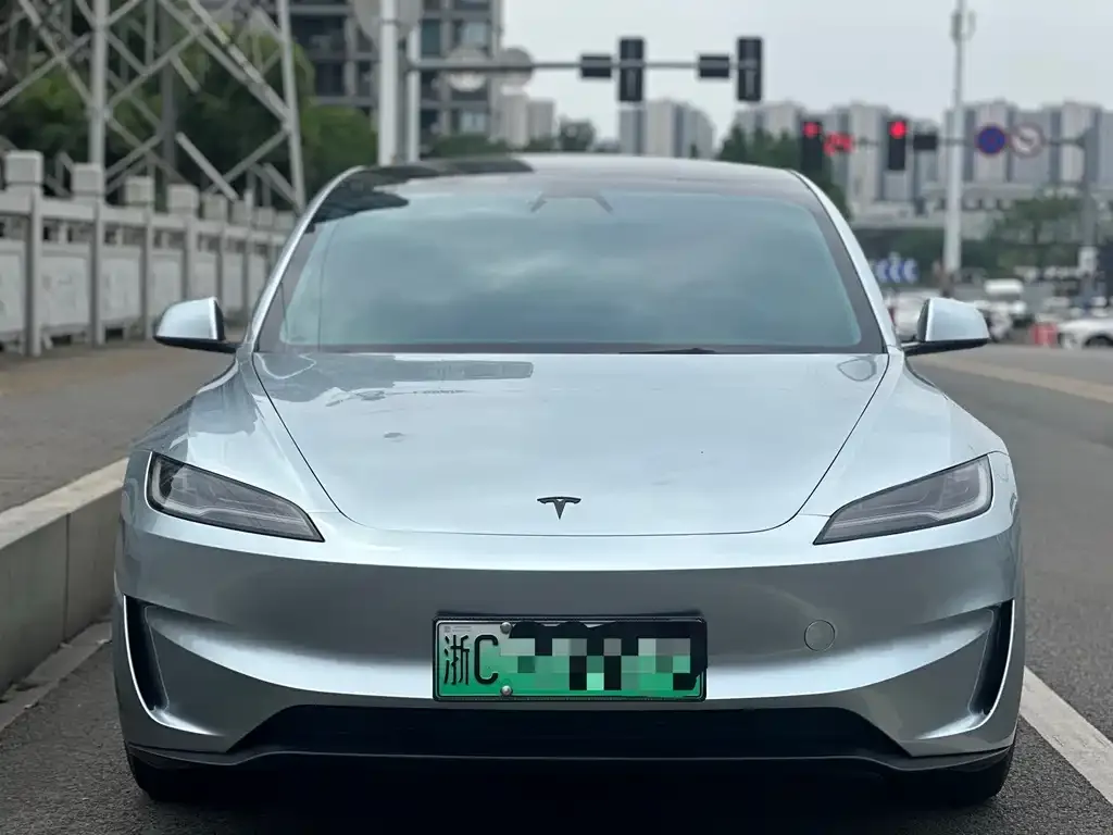 Tesla Model 3 — фото 2