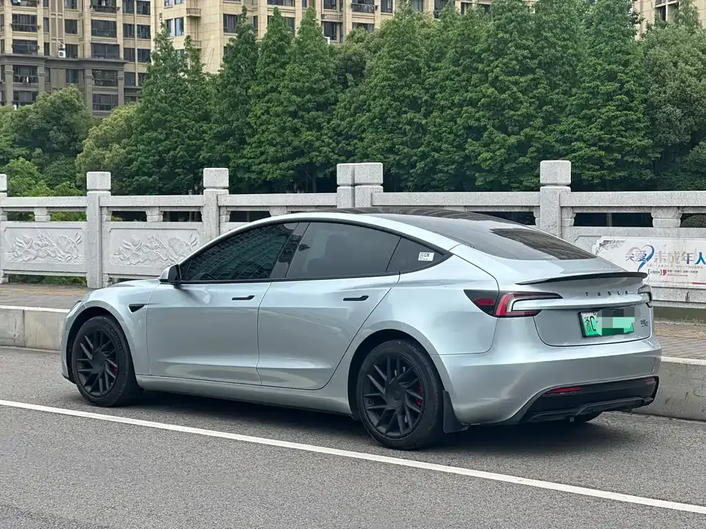 Tesla Model 3 — фото 8