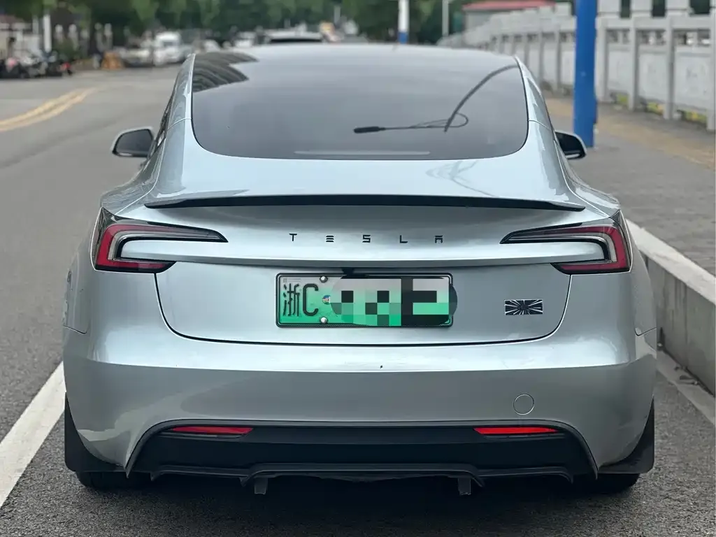 Tesla Model 3 — фото 5