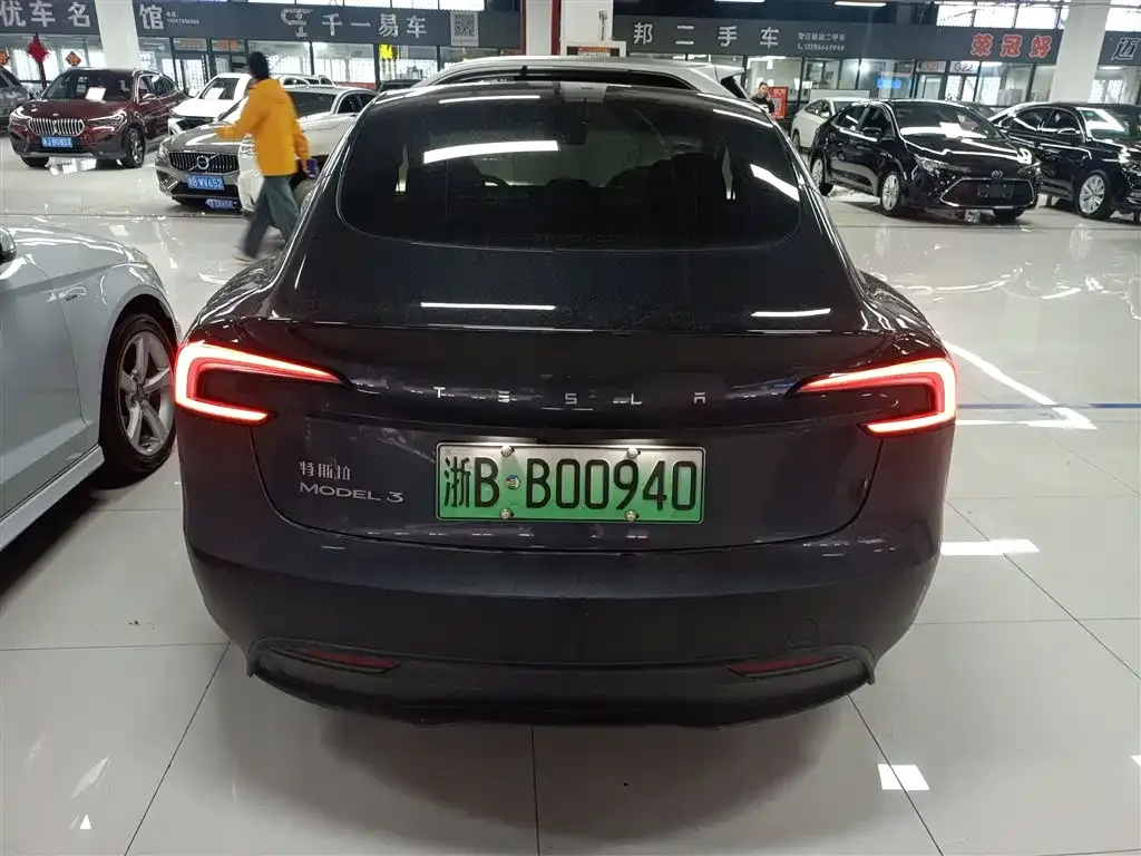 Tesla Model 3 — фото 2