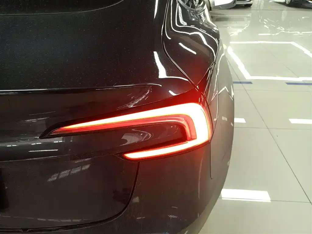 Tesla Model 3 — фото 6