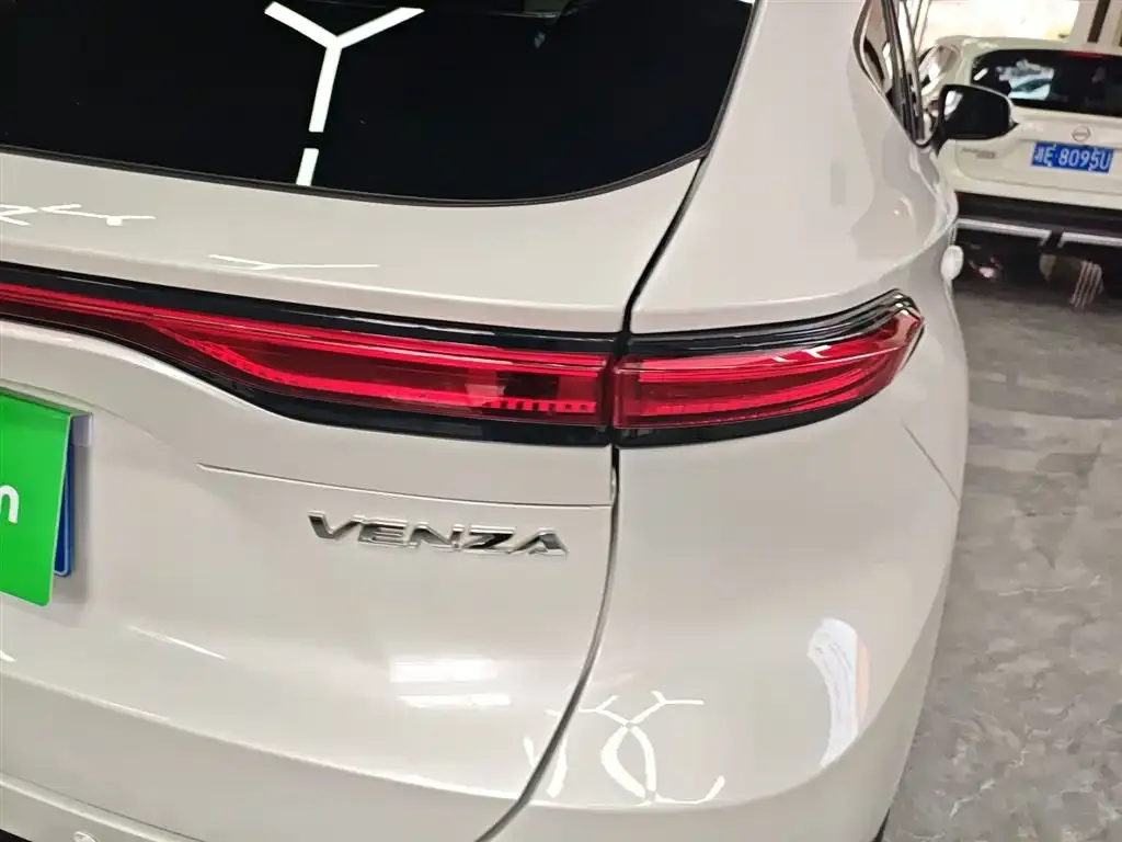 Toyota Venza — фото 2