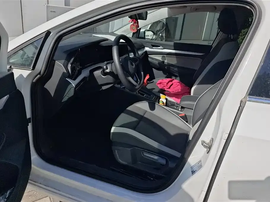 Volkswagen Golf 2024 из CN, фото 3
