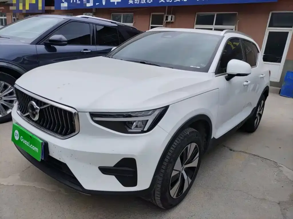 Volvo XC40 — фото 1