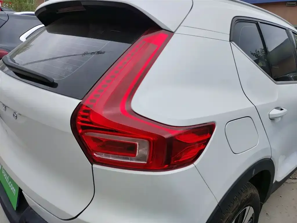 Volvo XC40 — фото 2