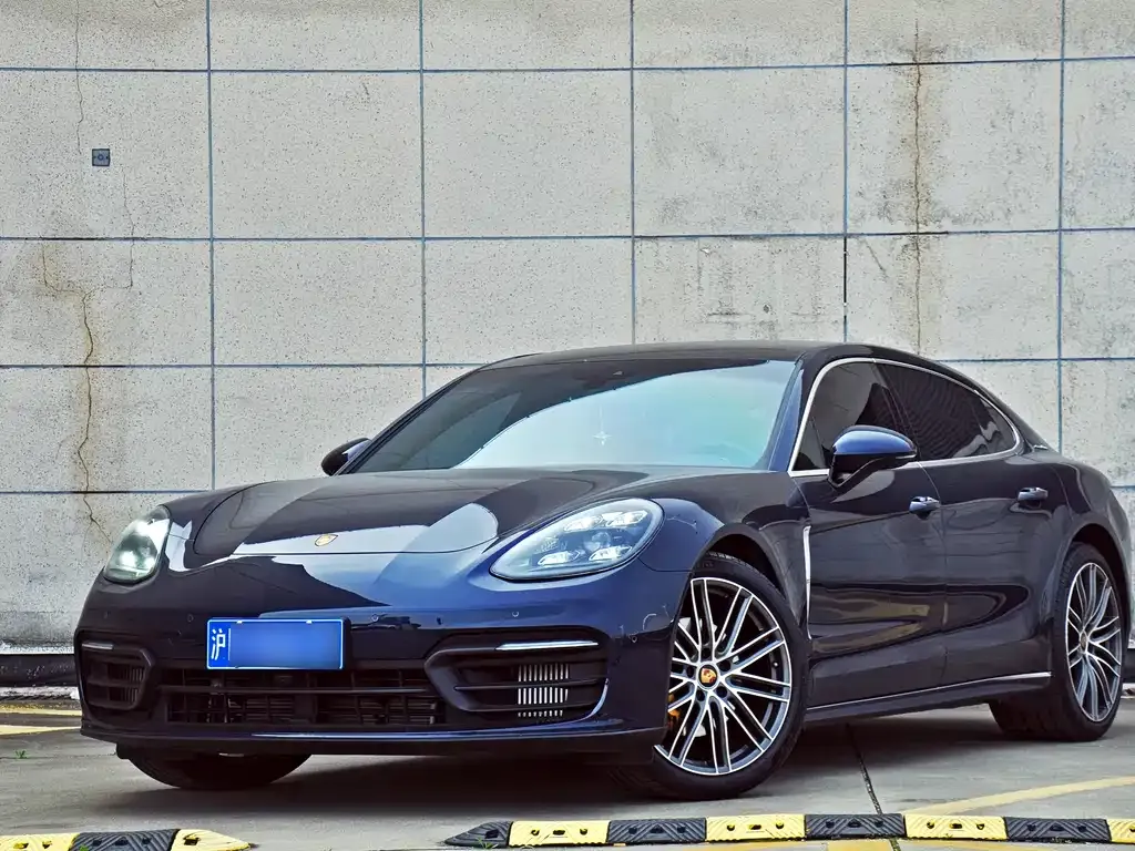 Porsche Panamera — фото 1