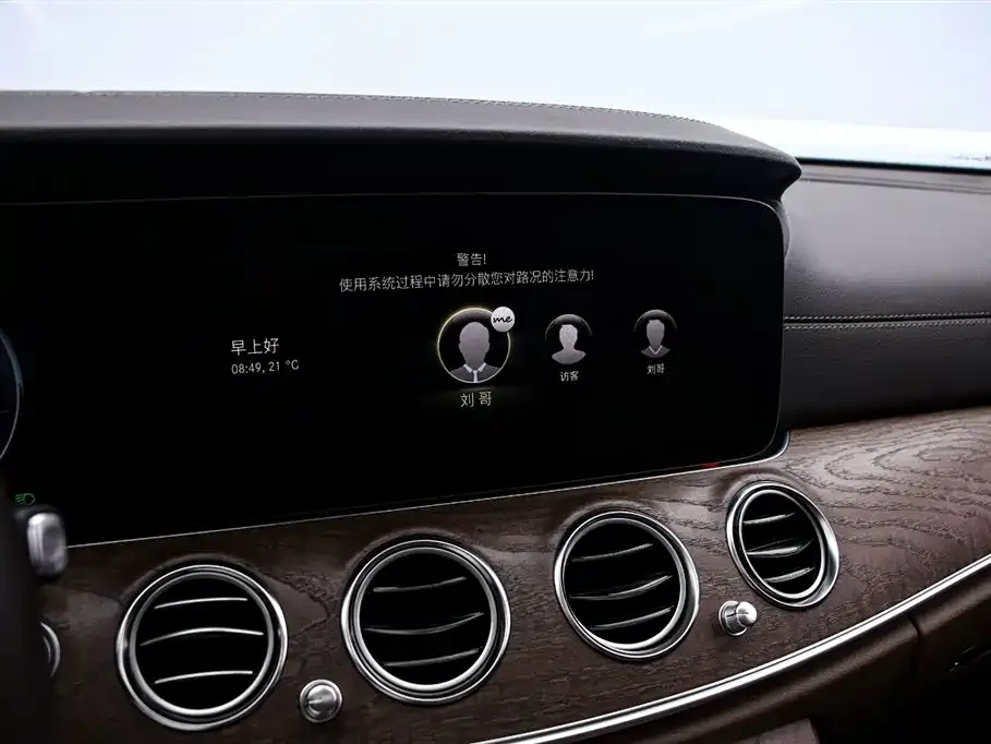 Mercedes-Benz E-Class — фото 2