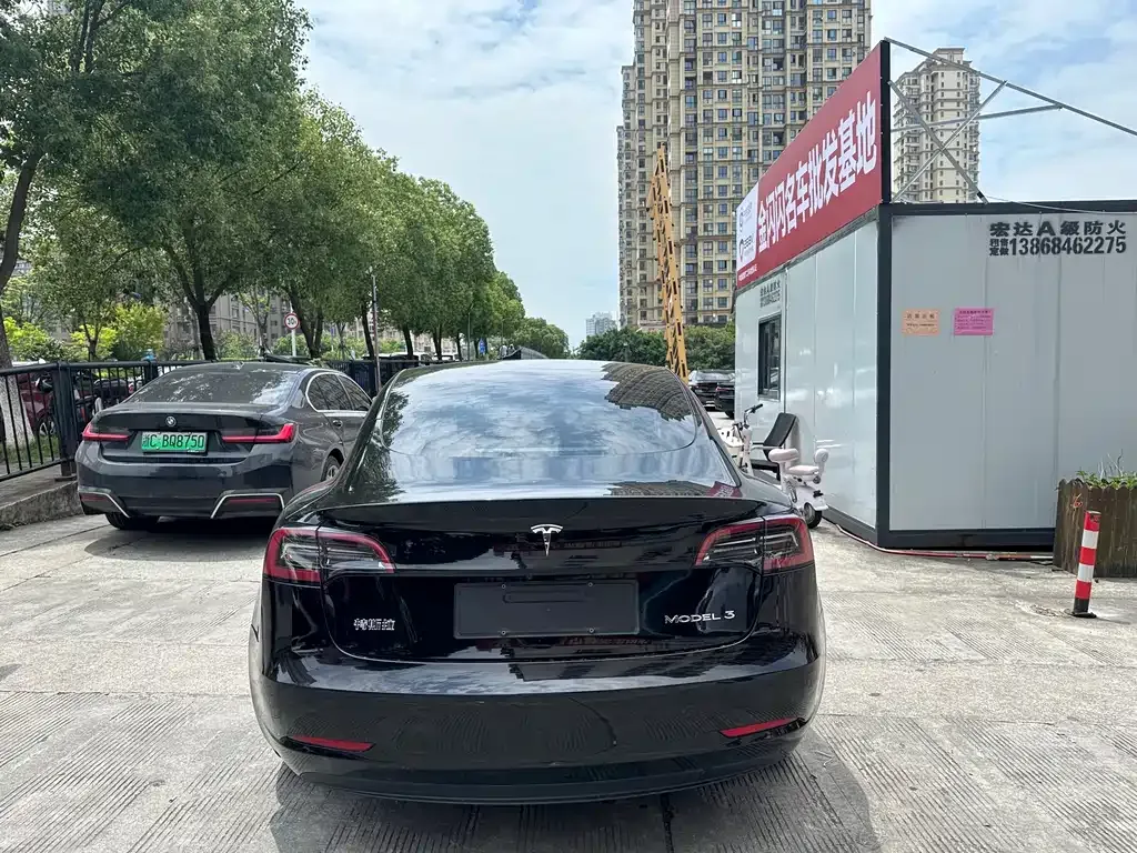 Tesla Model 3 — фото 9
