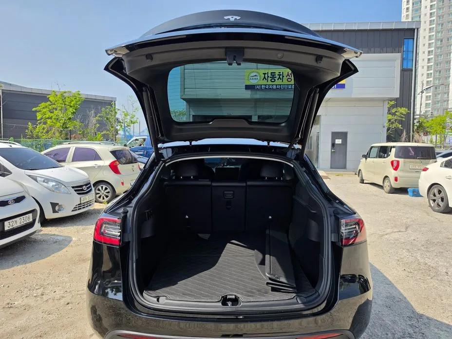 Tesla Model Y 2024 из KR, фото 2