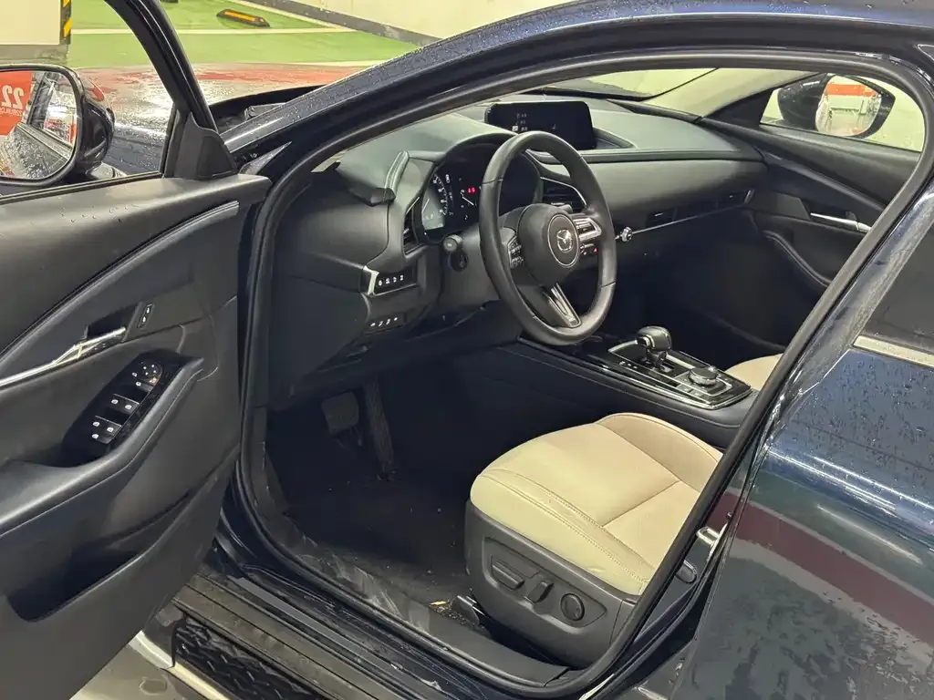 Mazda CX-30 EV 2022 из CN, фото 4