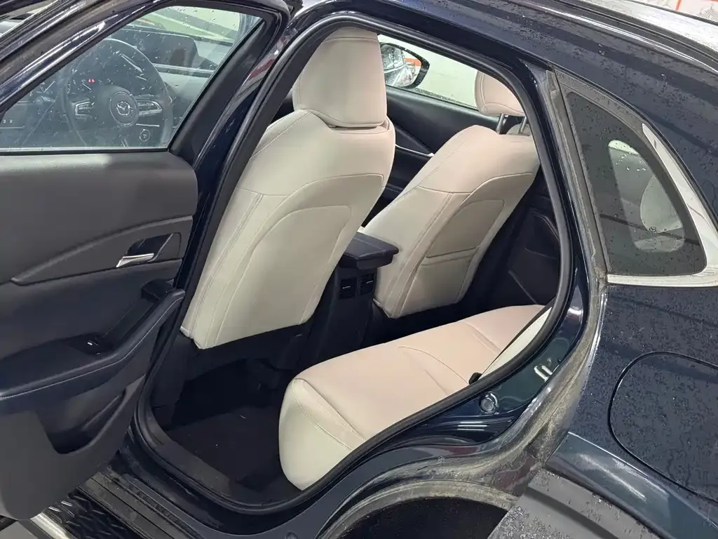 Mazda CX-30 EV 2022 из CN, фото 2