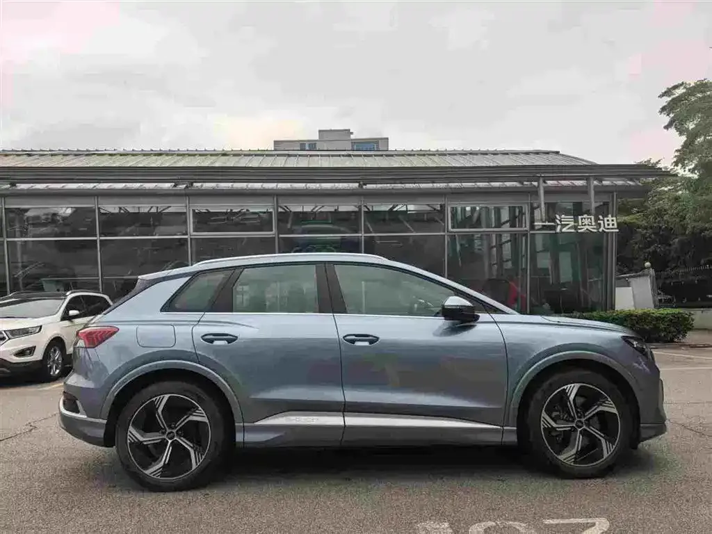 Audi Q4 e-tron — фото 3