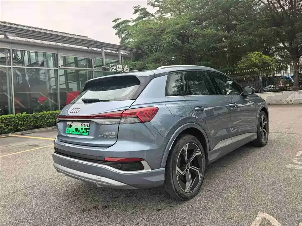Audi Q4 e-tron — фото 4
