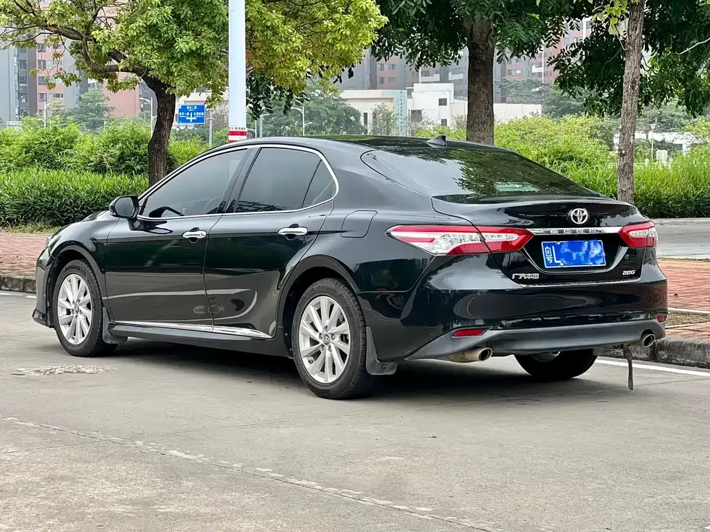 Toyota Camry — фото 8