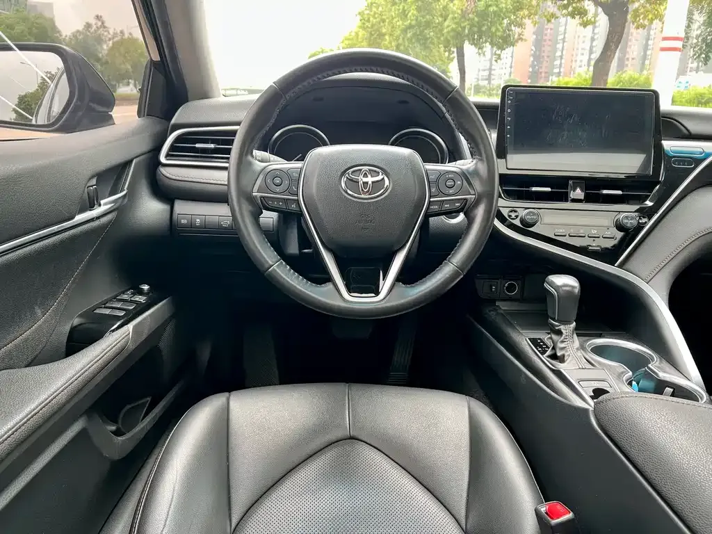 Toyota Camry — фото 6