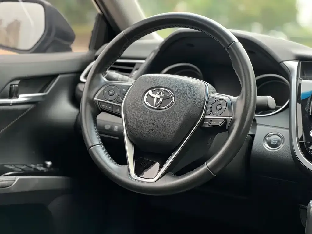 Toyota Camry — фото 5