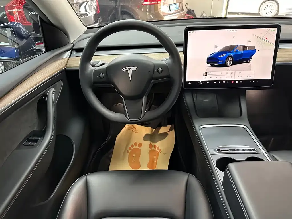 Tesla Model Y — фото 8
