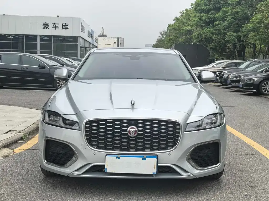 Jaguar XFL — фото 10