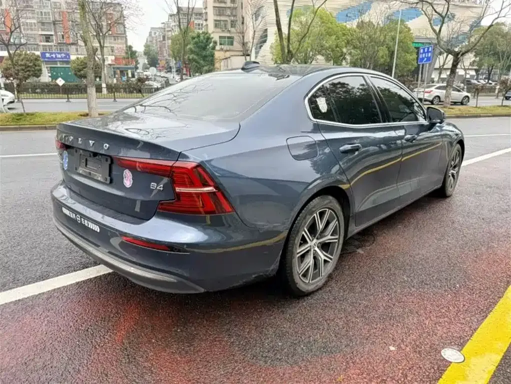 Volvo S60 — фото 10