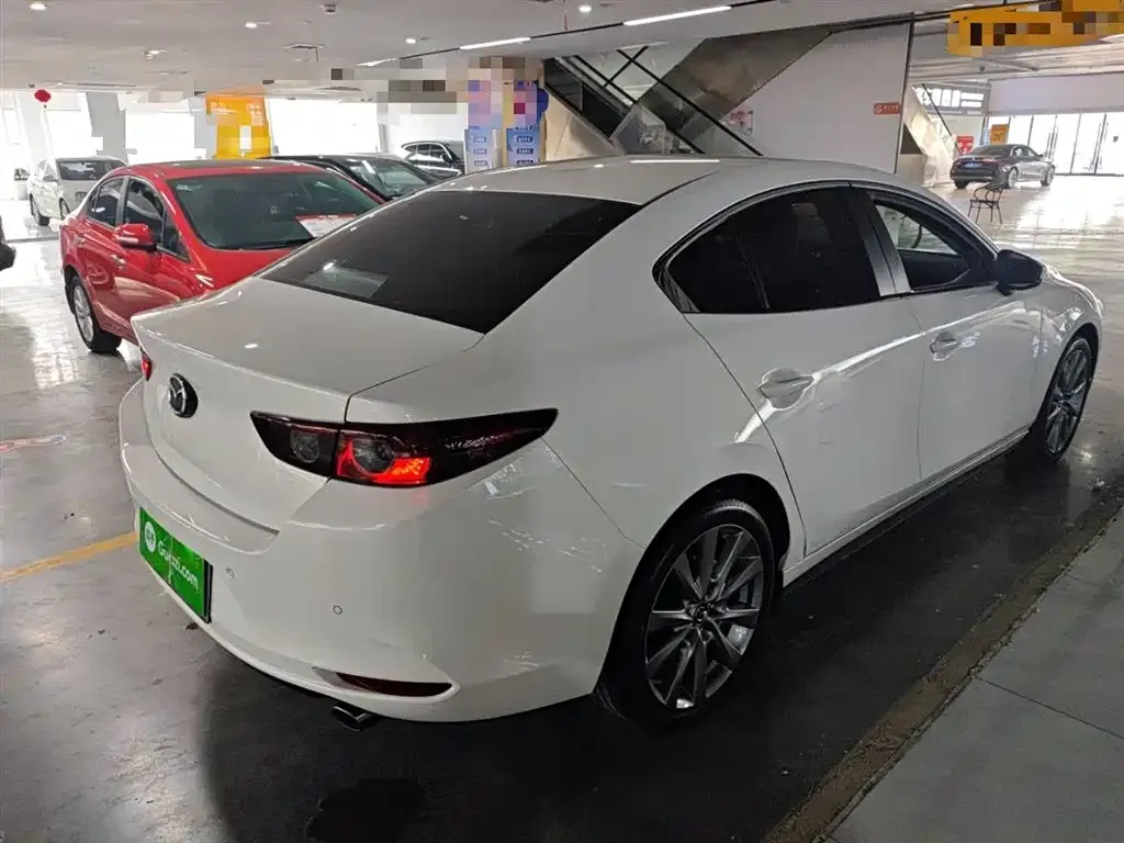 Mazda 3 Axela — фото 4