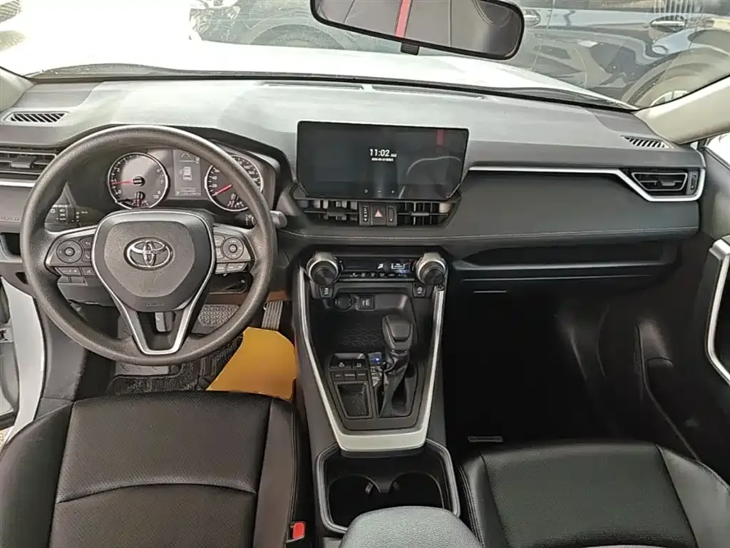 Toyota RAV4 — фото 3