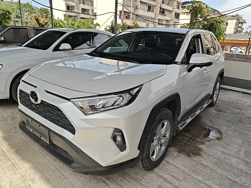 Toyota RAV4 — фото 10