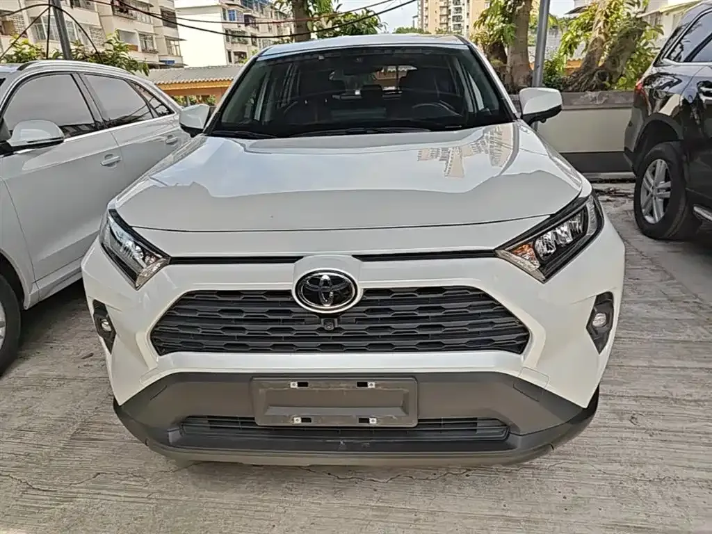 Toyota RAV4 — фото 6
