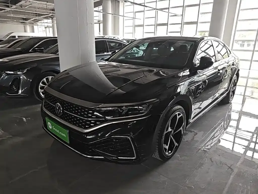 Volkswagen Passat — фото 1