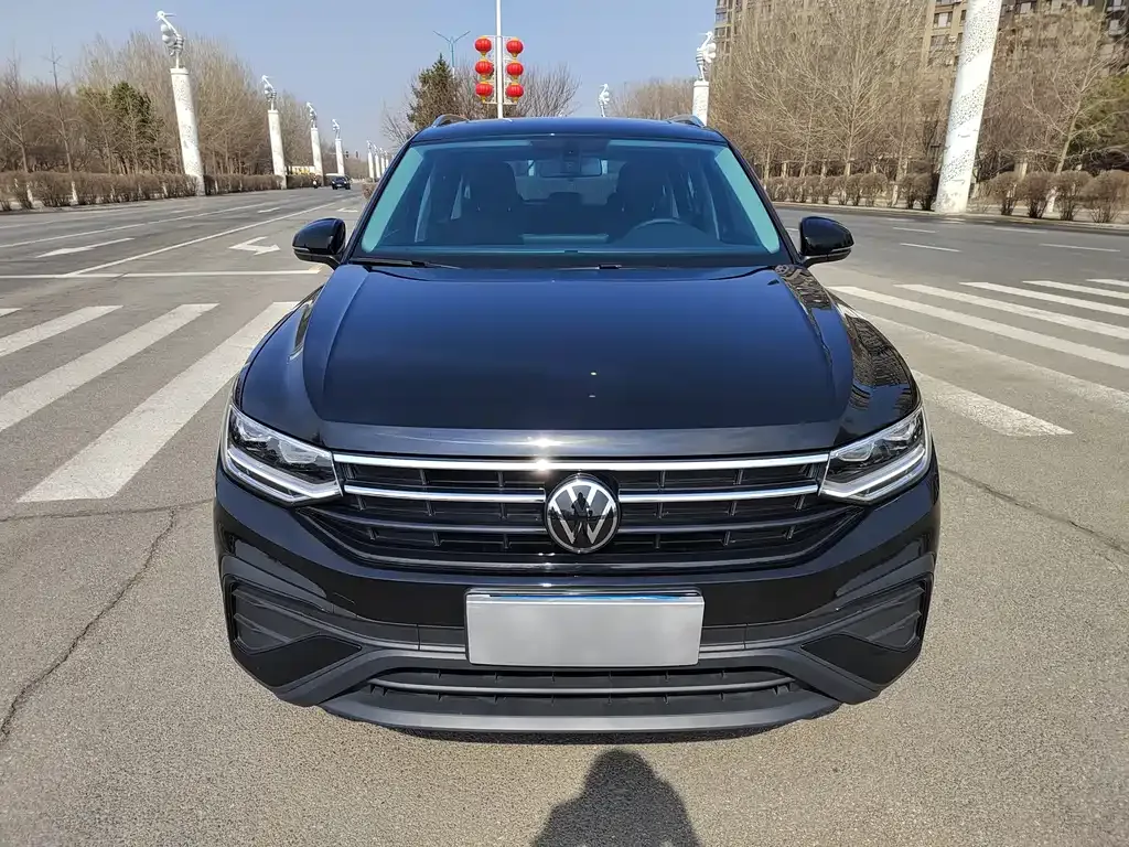 Volkswagen Tiguan L — фото 8