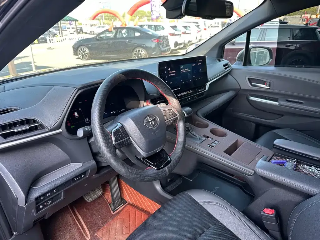 Toyota Sienna — фото 6