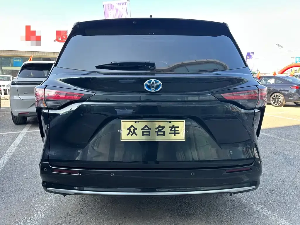 Toyota Sienna — фото 9