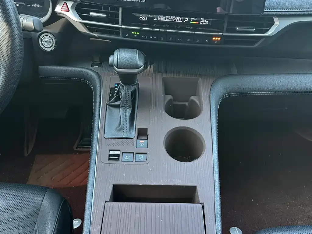 Toyota Sienna — фото 8