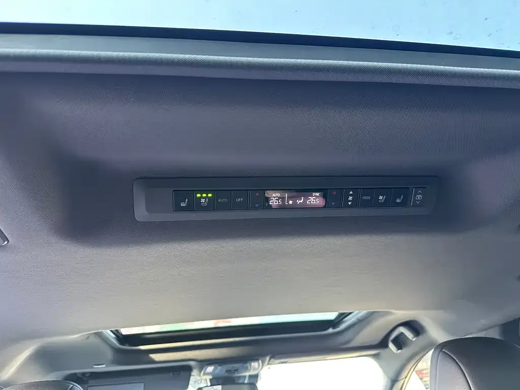 Toyota Sienna — фото 2