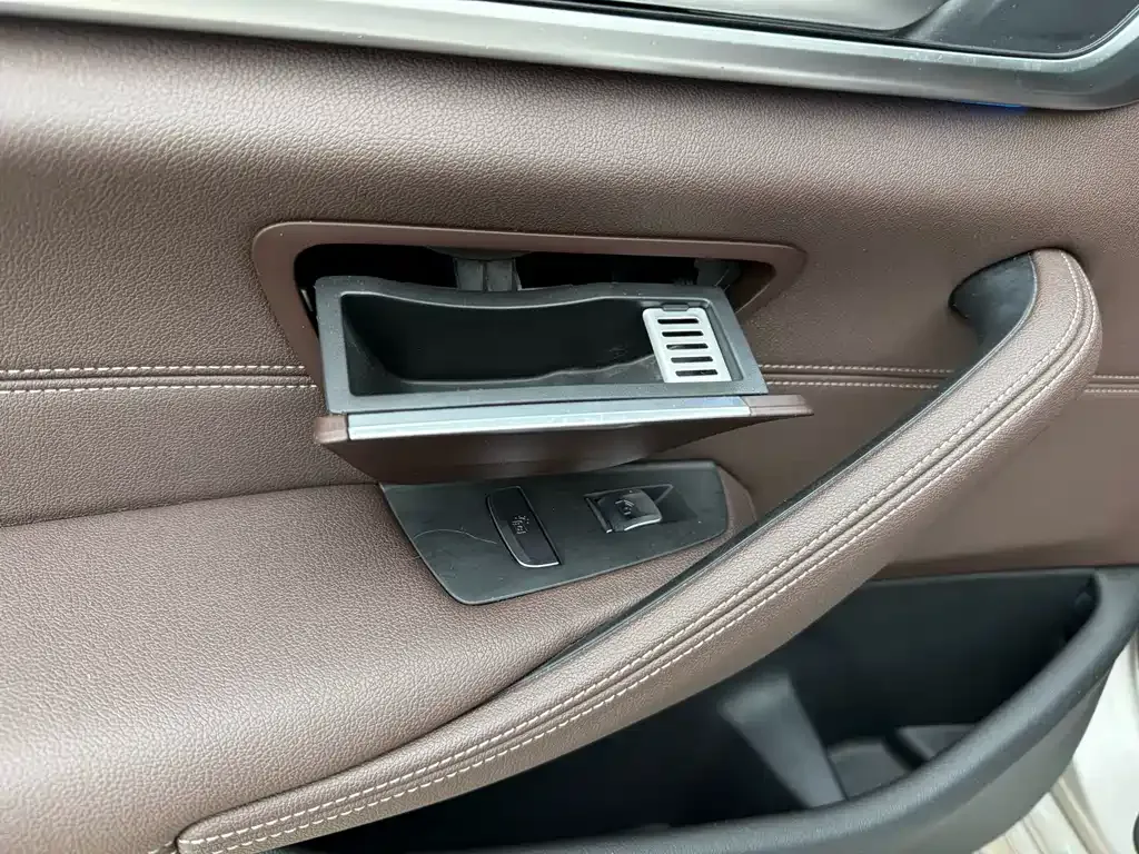 BMW 5 Series New Energy 2021 из CN, фото 8