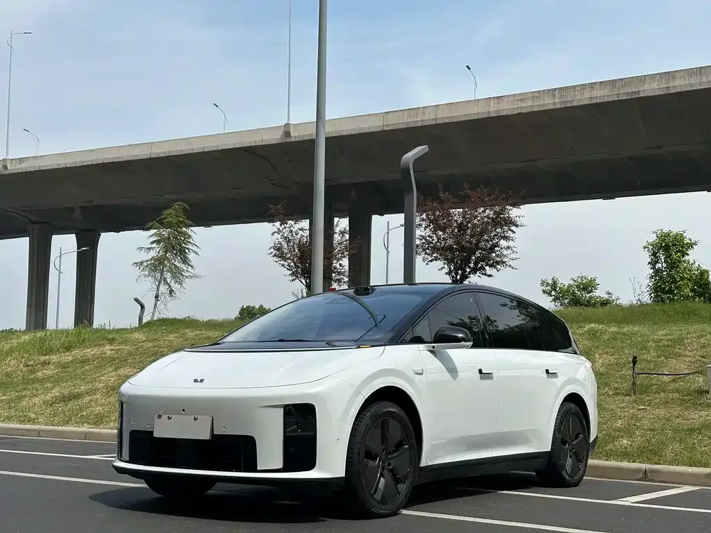 Li Auto i8