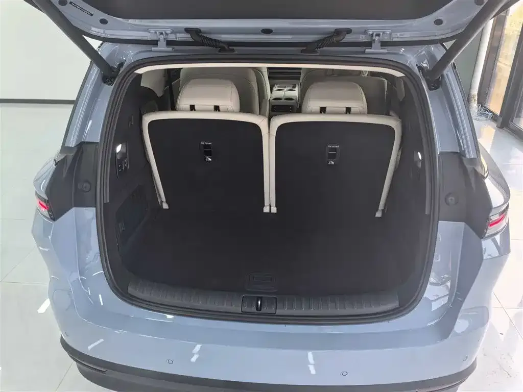 Li Auto i8 — фото 3